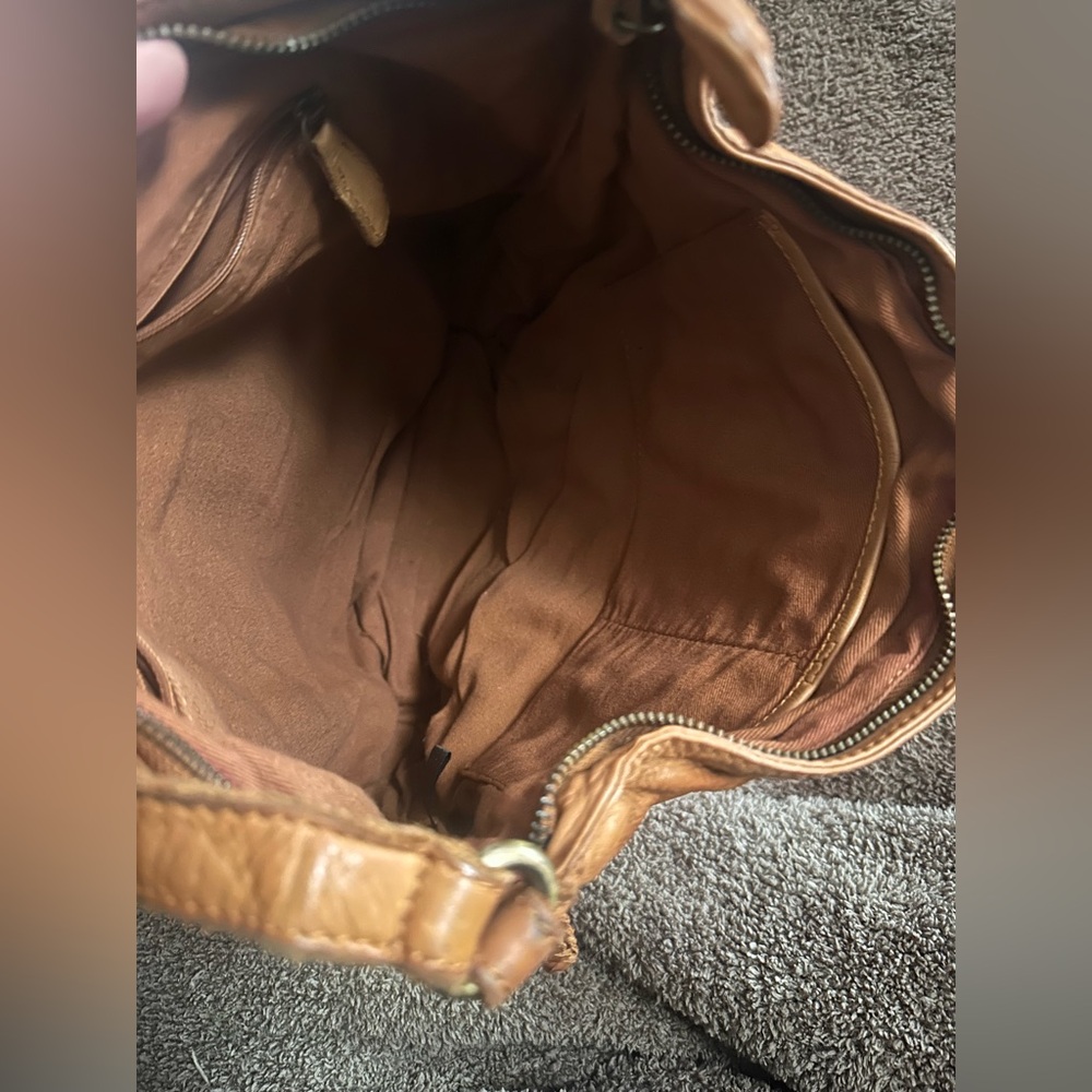 Tan leather shoulder bag - Picture 4 of 12